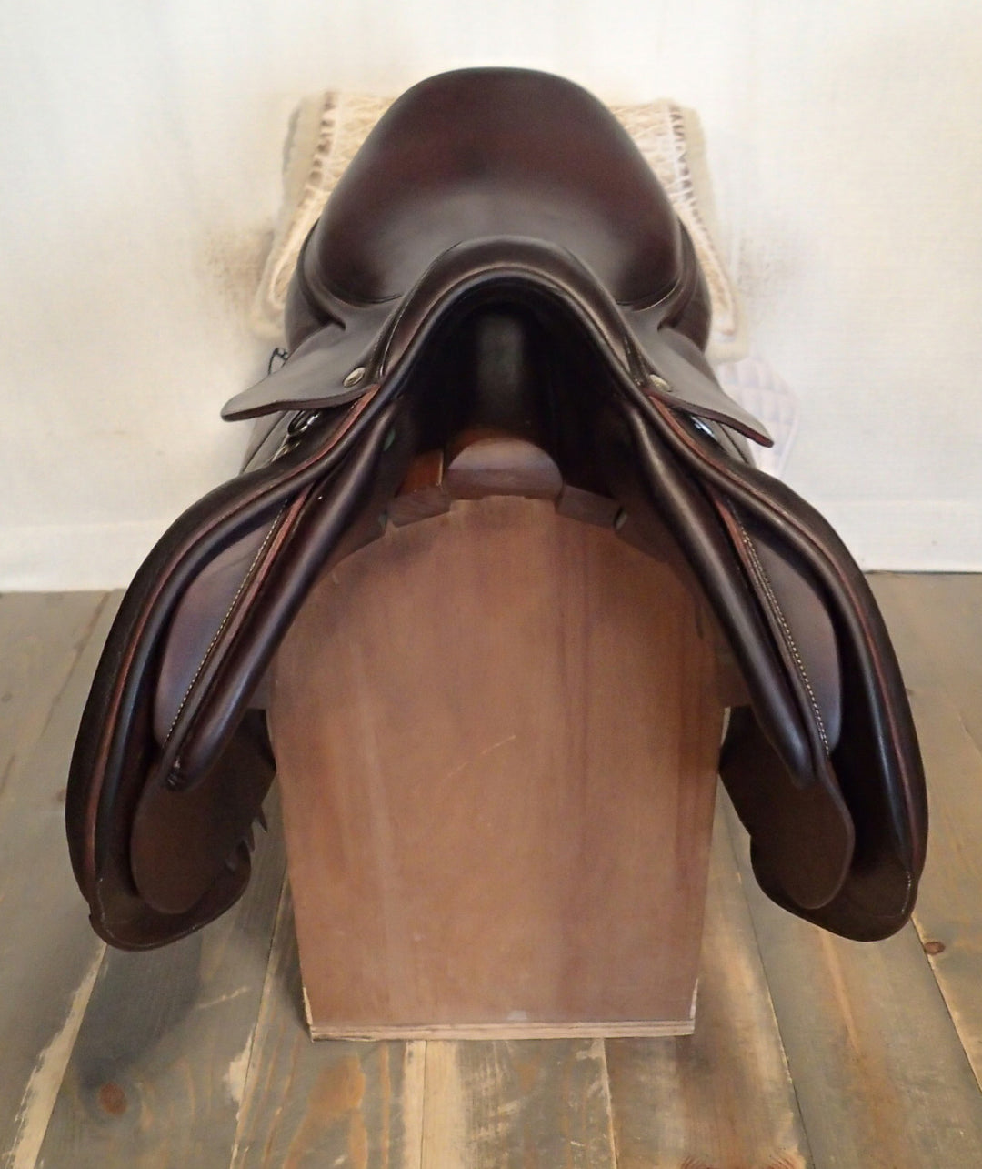 17.5" Devoucoux Biarritz C Saddle - Full Buffalo - 2016 - 3A Flaps - 4.75" dot to dot (954)