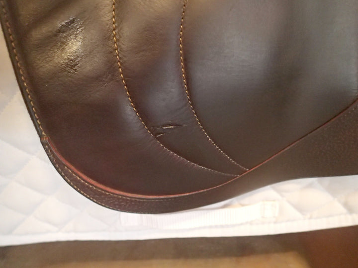 17.5" Devoucoux Biarritz C Saddle - Full Buffalo - 2016 - 3A Flaps - 4.75" dot to dot (954)