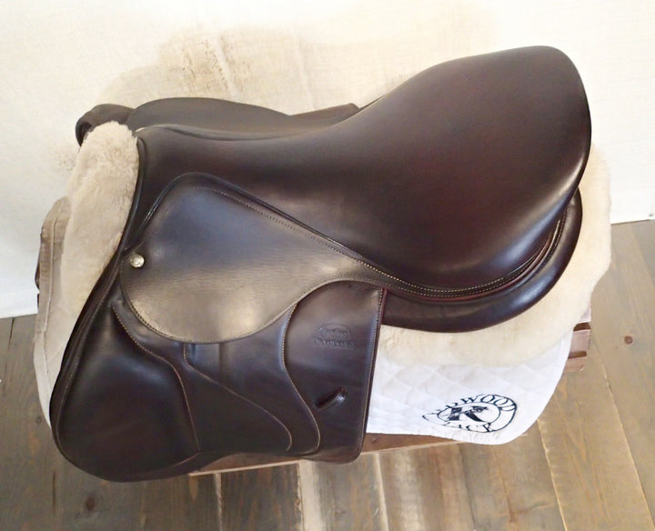 17.5" Devoucoux Biarritz C Saddle - Full Buffalo - 2016 - 3A Flaps - 4.75" dot to dot (954)