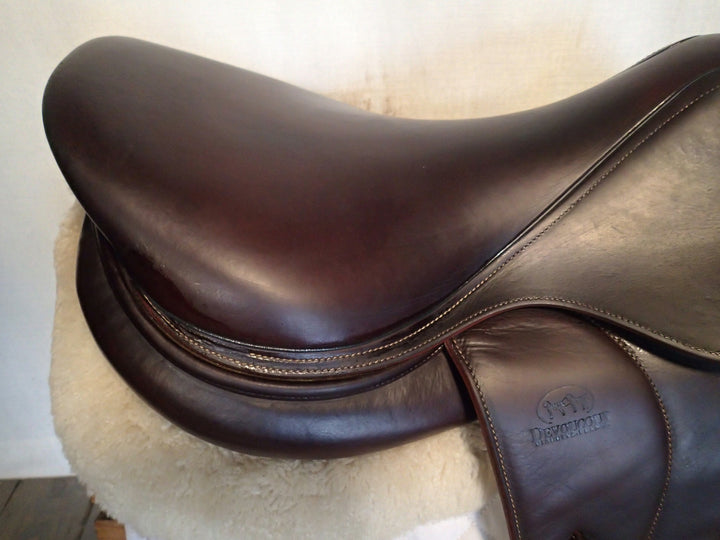 17.5" Devoucoux Biarritz C Saddle - Full Buffalo - 2016 - 3A Flaps - 4.75" dot to dot (954)