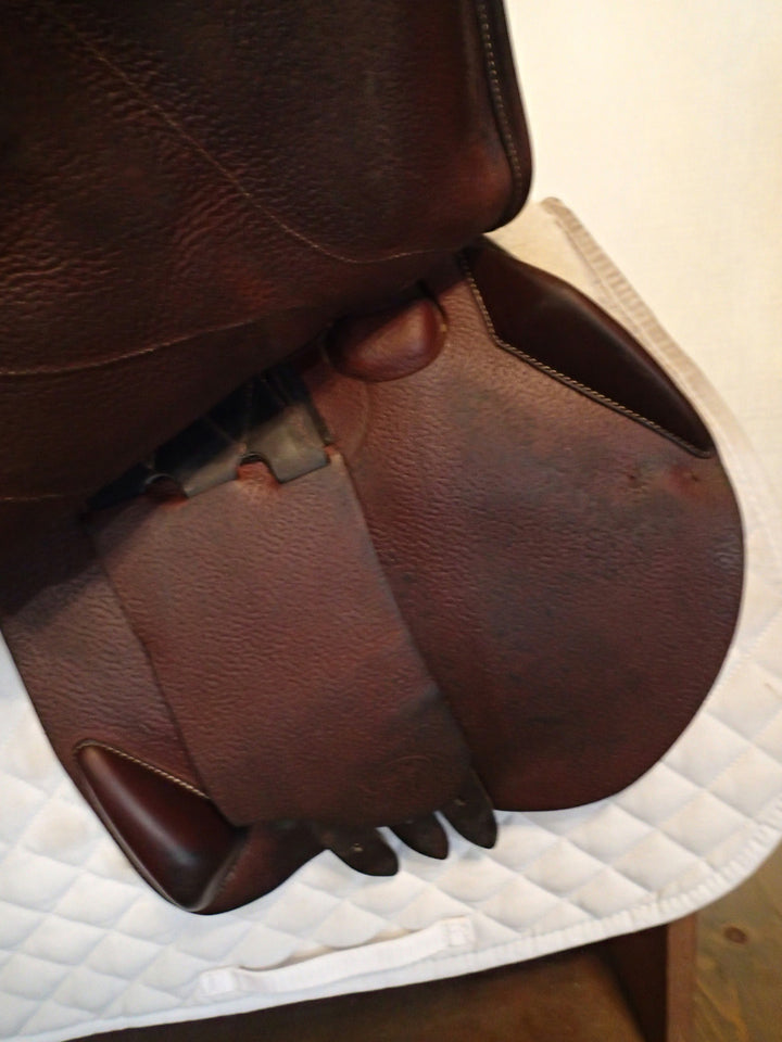 17.5" Devoucoux Biarritz C Saddle - Full Buffalo - 2016 - 3A Flaps - 4.75" dot to dot (954)