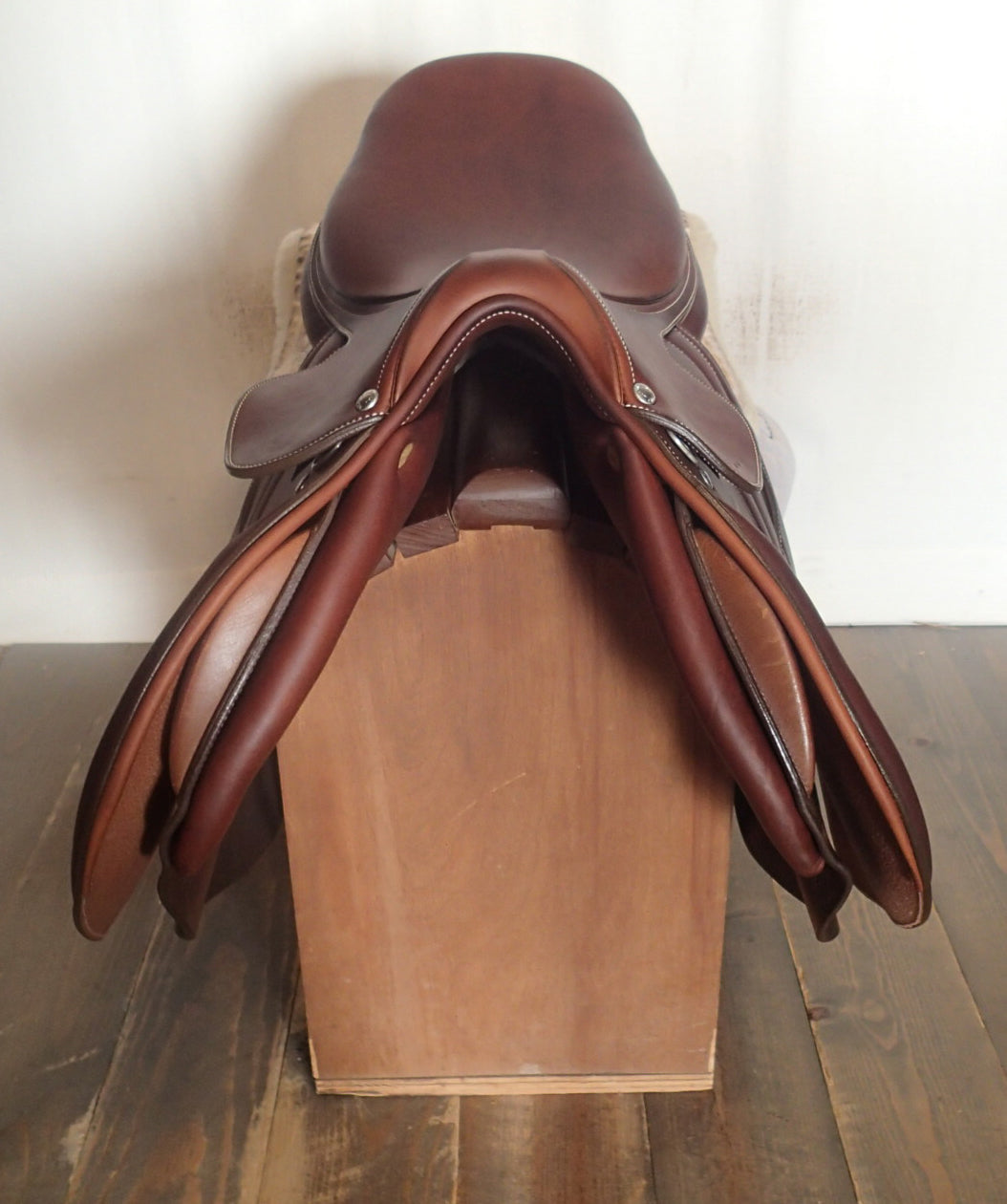 18" Butet Premium Saddle - Full Calfskin - 2012 - L Seat - 2.25 Flaps - 4.5" dot to dot (958)