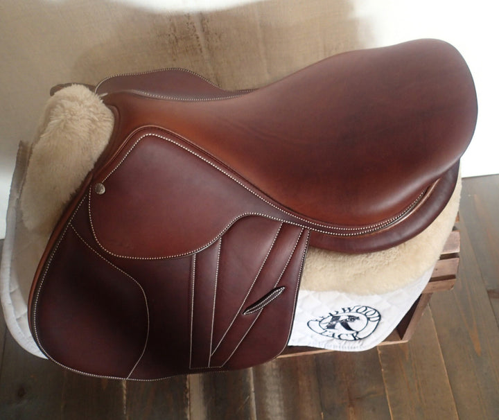 18" Butet Premium Saddle - Full Calfskin - 2012 - L Seat - 2.25 Flaps - 4.5" dot to dot (958)