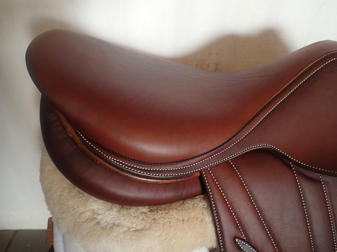 18" Butet Premium Saddle - Full Calfskin - 2012 - L Seat - 2.25 Flaps - 4.5" dot to dot (958)