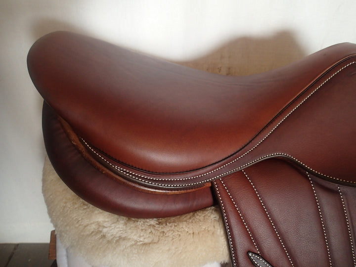 18" Butet Premium Saddle - Full Calfskin - 2012 - L Seat - 2.25 Flaps - 4.5" dot to dot (958)