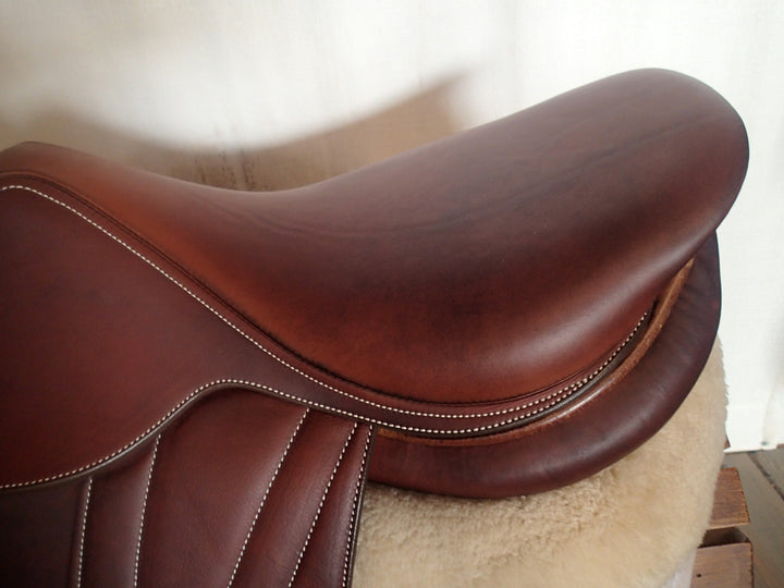 18" Butet Premium Saddle - Full Calfskin - 2012 - L Seat - 2.25 Flaps - 4.5" dot to dot (958)