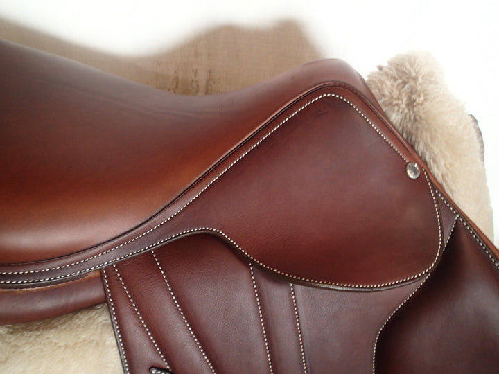 18" Butet Premium Saddle - Full Calfskin - 2012 - L Seat - 2.25 Flaps - 4.5" dot to dot (958)