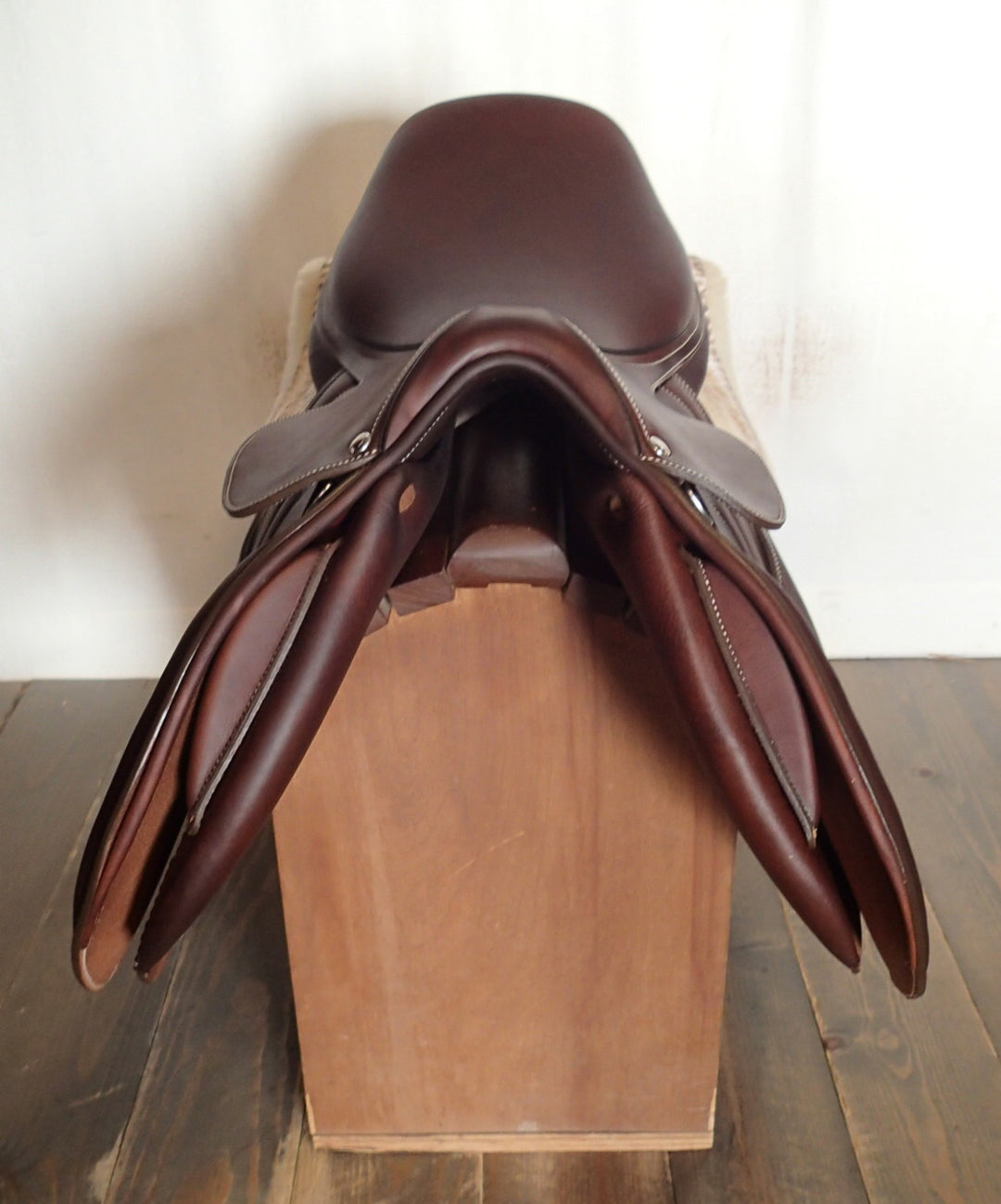 17.5" Butet Premium Saddle - Full Calfskin - 2015 - M Seat - 2.25 Flaps - 4.5" dot to dot (959)
