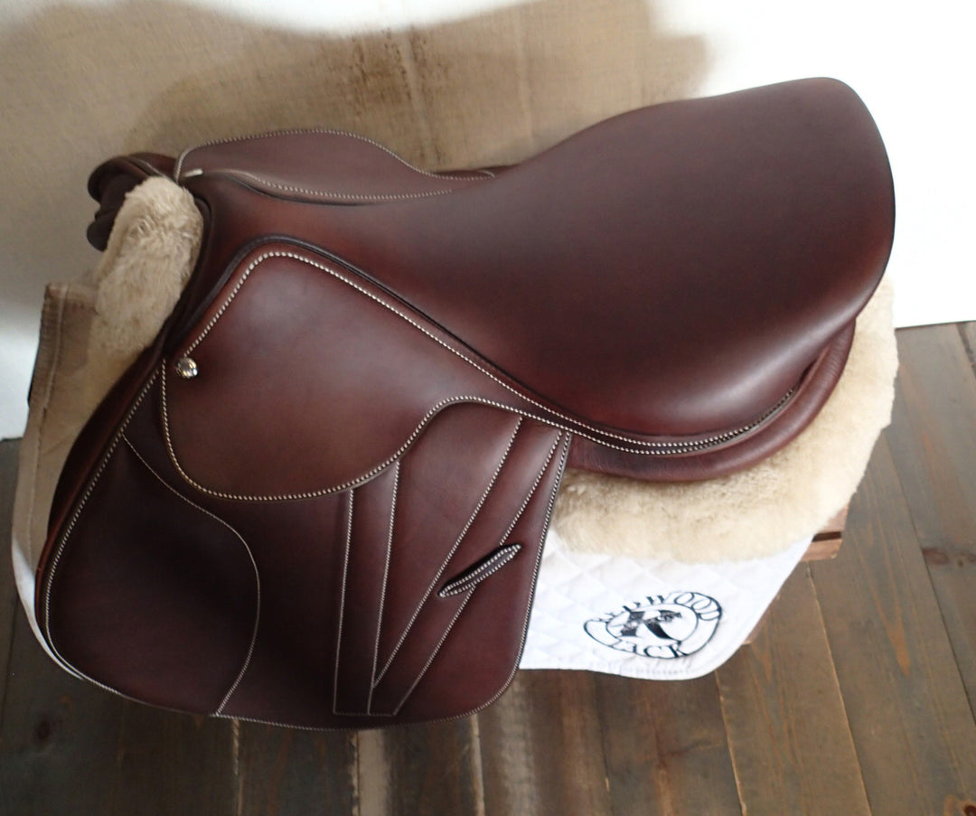 17.5" Butet Premium Saddle - Full Calfskin - 2015 - M Seat - 2.25 Flaps - 4.5" dot to dot (959)