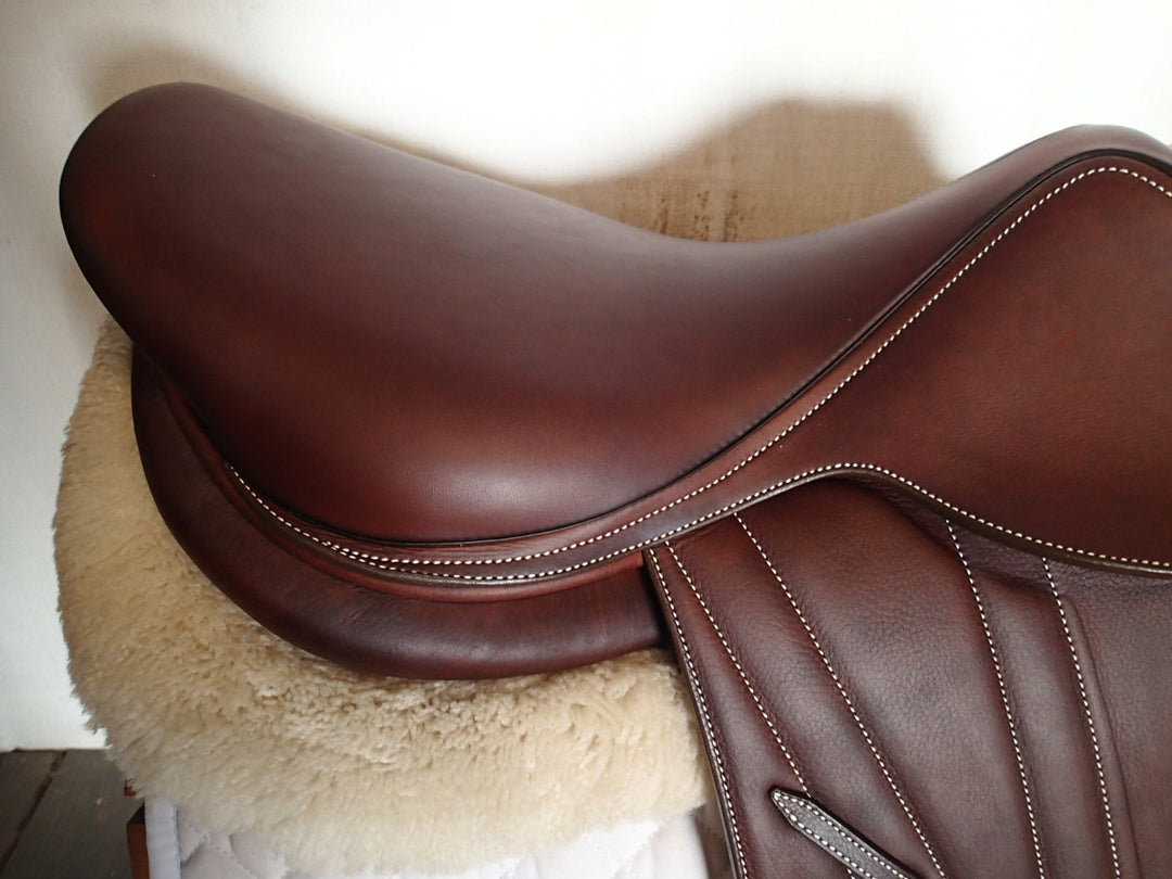 17.5" Butet Premium Saddle - Full Calfskin - 2015 - M Seat - 2.25 Flaps - 4.5" dot to dot (959)