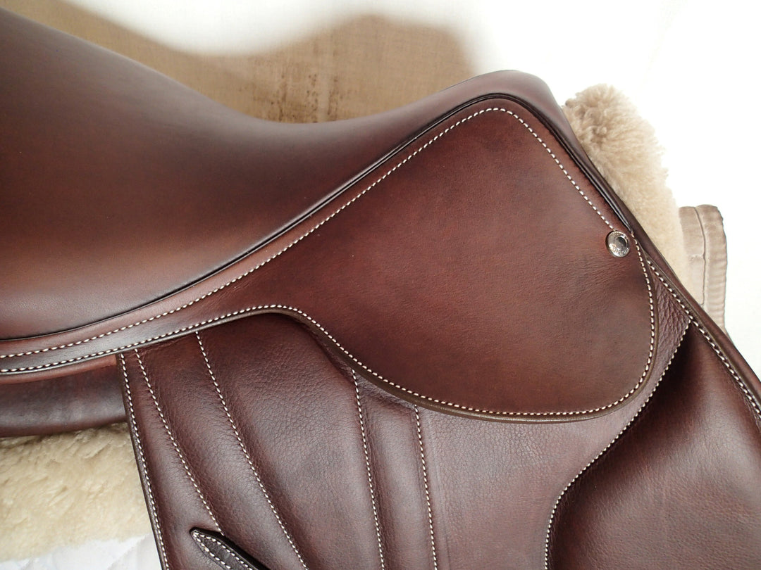 17.5" Butet Premium Saddle - Full Calfskin - 2015 - M Seat - 2.25 Flaps - 4.5" dot to dot (959)