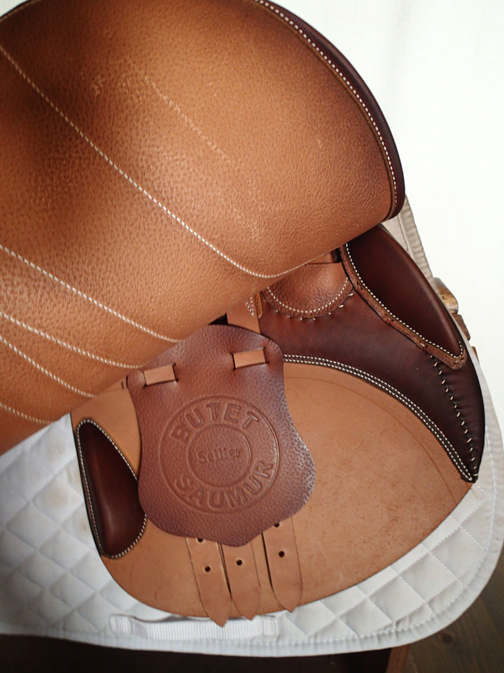 17.5" Butet Premium Saddle - Full Calfskin - 2015 - M Seat - 2.25 Flaps - 4.5" dot to dot (959)
