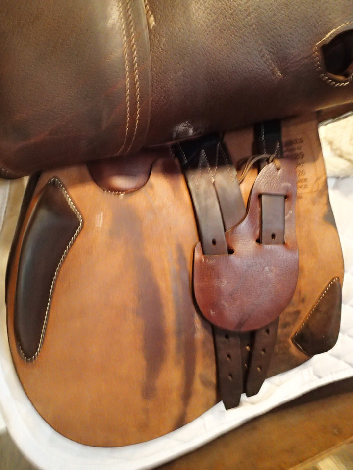 17.5" Antares Evolution Saddle - Full Buffalo - 2022 - 4AB Flaps - 4.5" dot to dot (961)