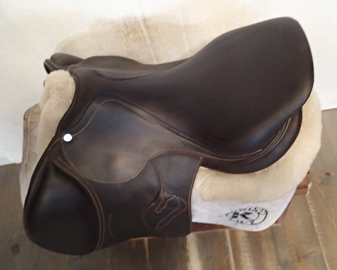 17.5" Antares Evolution Saddle - Full Buffalo - 2022 - 4AB Flaps - 4.5" dot to dot (961)