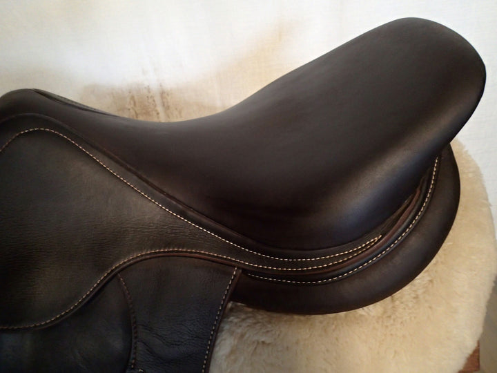 17.5" Antares Evolution Saddle - Full Buffalo - 2022 - 4AB Flaps - 4.5" dot to dot (961)