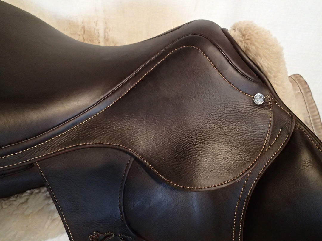 17.5" Antares Evolution Saddle - Full Buffalo - 2022 - 4AB Flaps - 4.5" dot to dot (961)