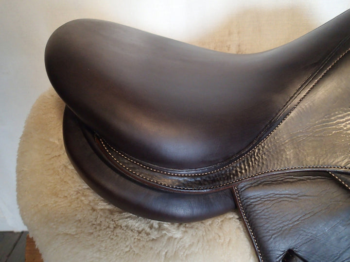 16" Voltaire Palm Beach Saddle - Full Buffalo - 2016 - 2A Flaps - 4.75" dot to dot - Pro Panels