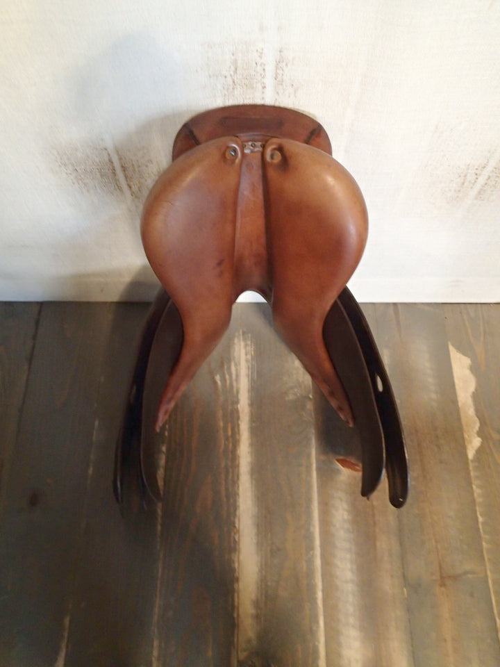 16.5" PJ Bruno Delgrange Saddle - 2001 - 4.5" dot to dot (965)