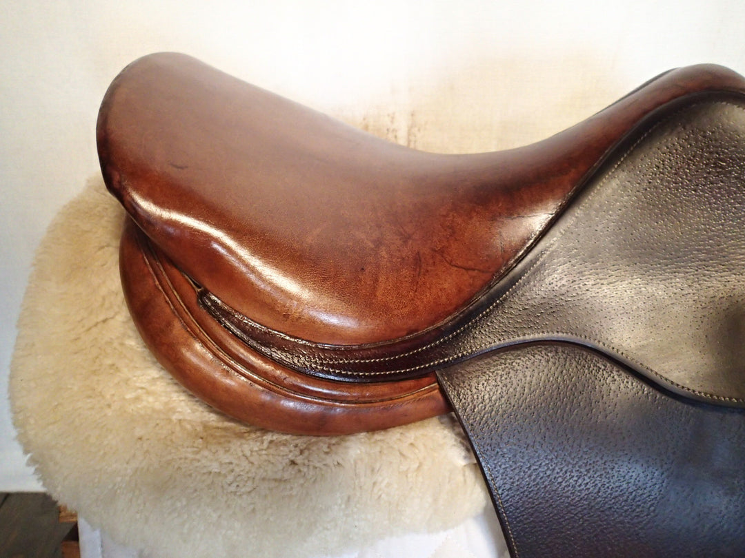 16.5" PJ Bruno Delgrange Saddle - 2001 - 4.5" dot to dot (965)