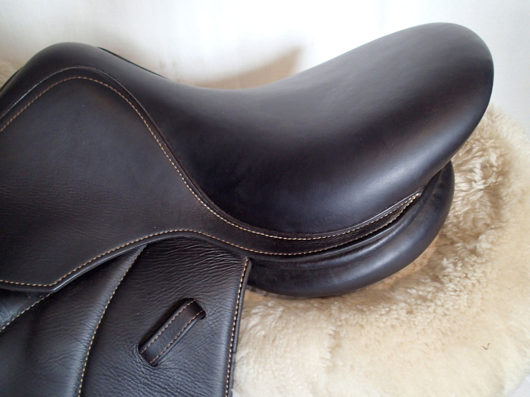 15" Voltaire Welli Saddle - Full Buffalo - 2019 - 0A Flaps - 4.75" dot to dot - FIN Panels (966)