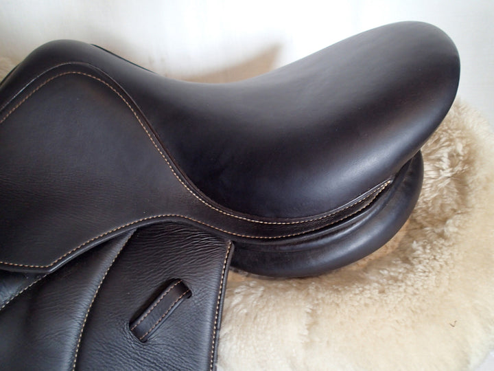 15" Voltaire Welli Saddle - Full Buffalo - 2019 - 0A Flaps - 4.75" dot to dot - FIN Panels (966)