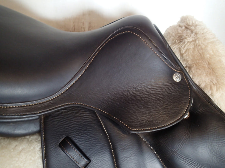 15" Voltaire Welli Saddle - Full Buffalo - 2019 - 0A Flaps - 4.75" dot to dot - FIN Panels (966)