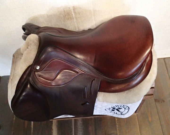 17.5" Devoucoux Biarritz Lab Saddle - 2019 - 2AA Flaps - 4.5" dot to dot