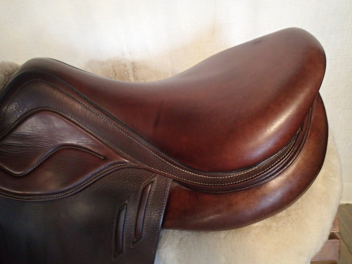 17.5" Devoucoux Biarritz Lab Saddle - 2019 - 2AA Flaps - 4.5" dot to dot