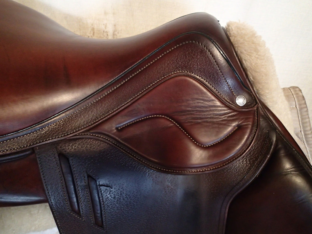 17.5" Devoucoux Biarritz Lab Saddle - 2019 - 2AA Flaps - 4.5" dot to dot