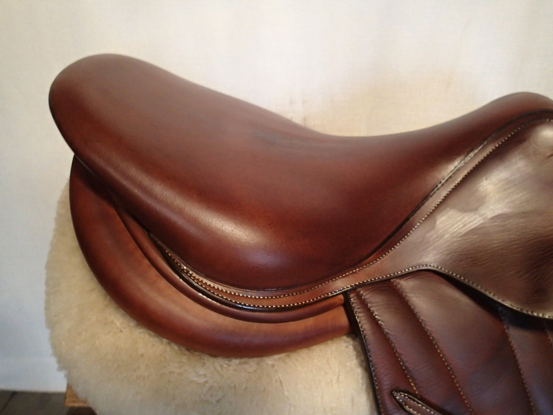 17" Butet Premium Saddle - Full Calfskin - 2018 - L Seat - 1 Flaps - 4.25" dot to dot (972)