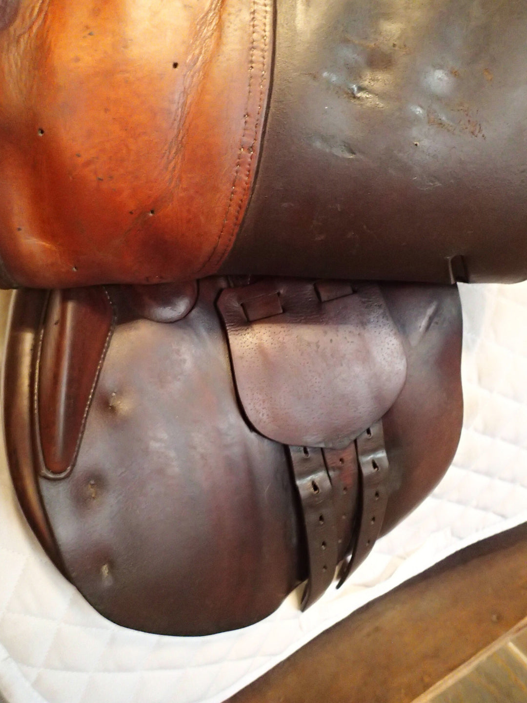 17" Butet Saddle - 1996 - L Seat - 1 Flaps - 4.25" dot to dot (975)