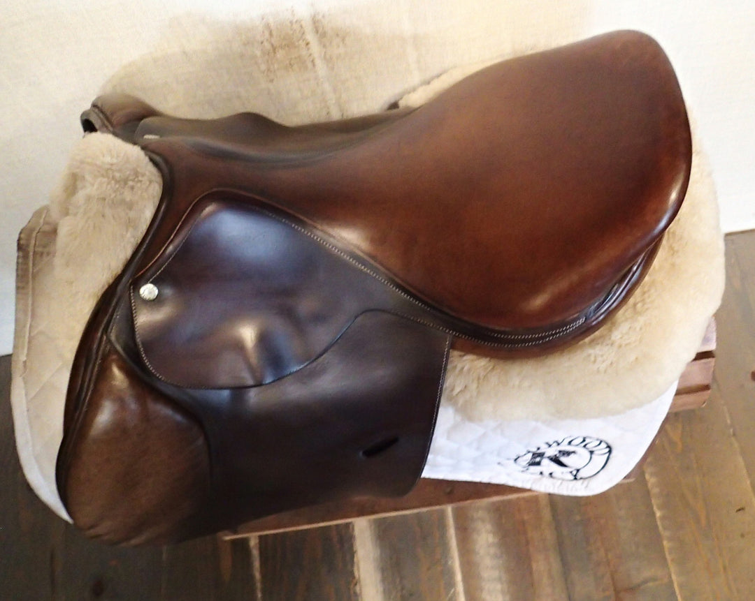 17" Butet Saddle - 1996 - L Seat - 1 Flaps - 4.25" dot to dot (975)