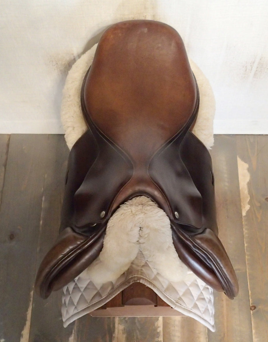 17" Butet Saddle - 1996 - L Seat - 1 Flaps - 4.25" dot to dot (975)