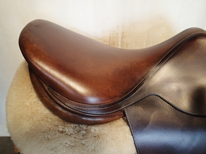 17" Butet Saddle - 1996 - L Seat - 1 Flaps - 4.25" dot to dot (975)