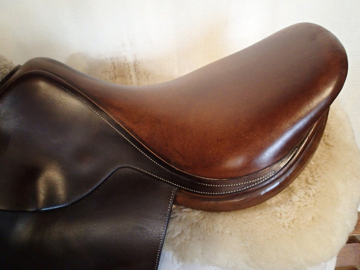 17" Butet Saddle - 1996 - L Seat - 1 Flaps - 4.25" dot to dot (975)