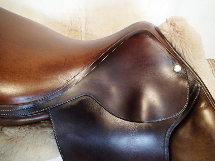 17" Butet Saddle - 1996 - L Seat - 1 Flaps - 4.25" dot to dot (975)