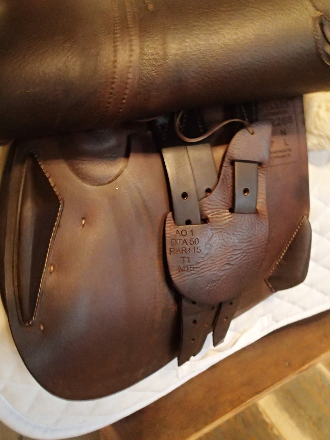 17" Antares Connexion Saddle - Full Buffalo - 2019 - 2N Flaps - 5" dot to dot (976)