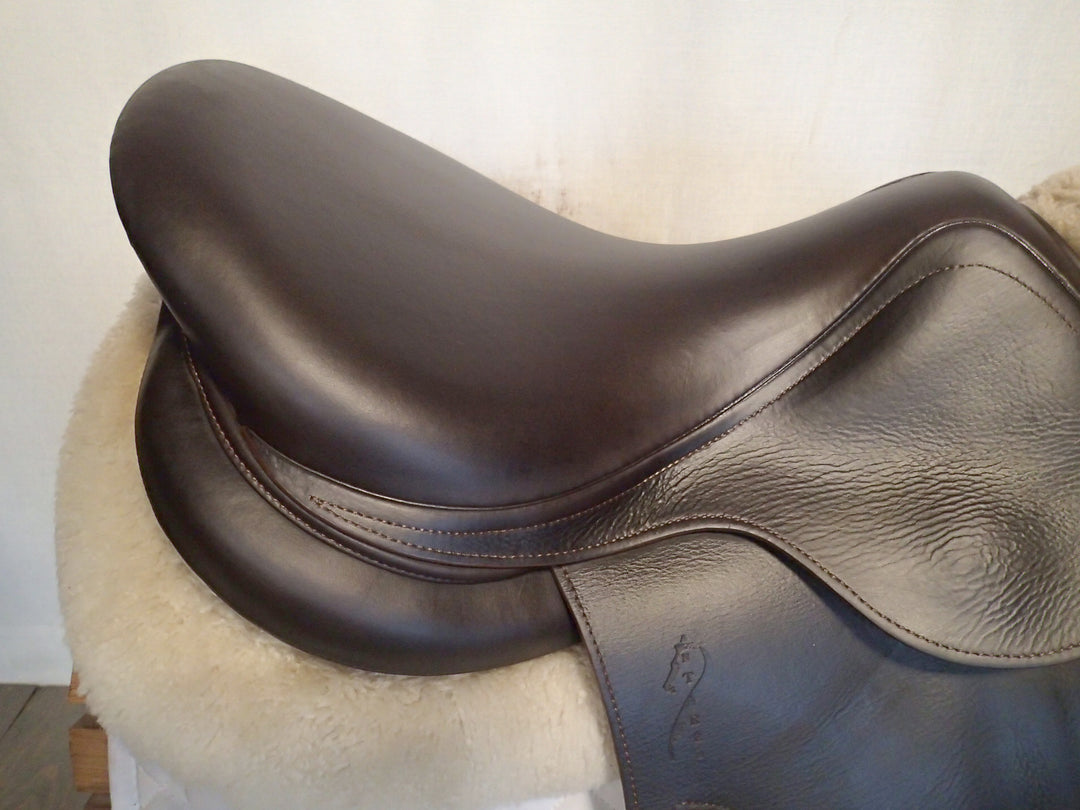17" Antares Connexion Saddle - Full Buffalo - 2019 - 2N Flaps - 5" dot to dot (976)