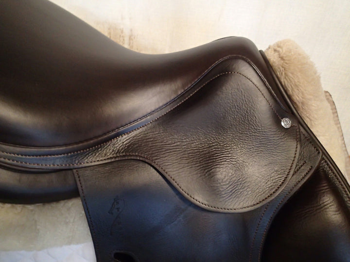 17" Antares Connexion Saddle - Full Buffalo - 2019 - 2N Flaps - 5" dot to dot (976)