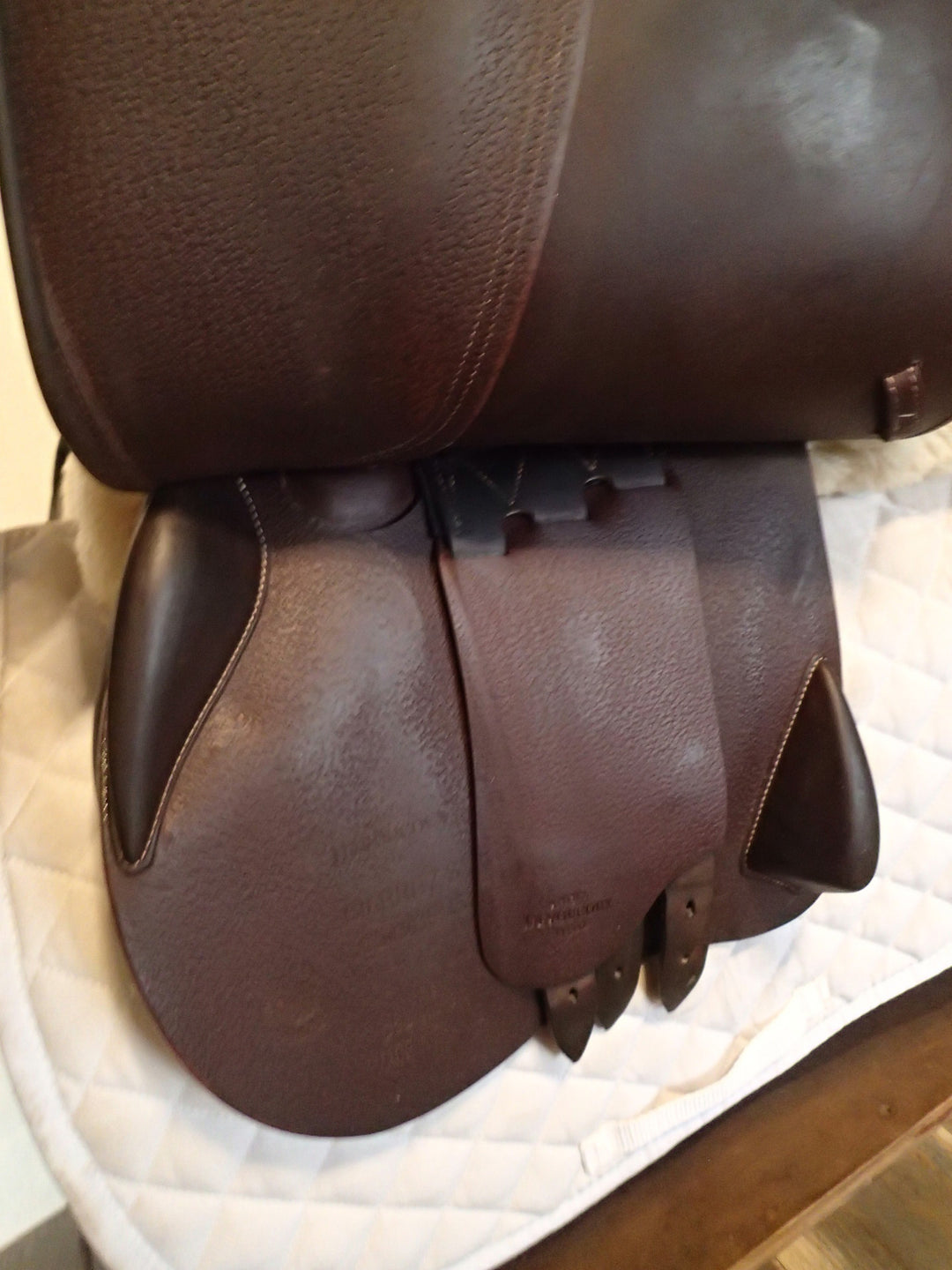 17.5" Devoucoux Biarritz S Saddle - 2022 - 3AB Flaps - 4.5" dot to dot (977)