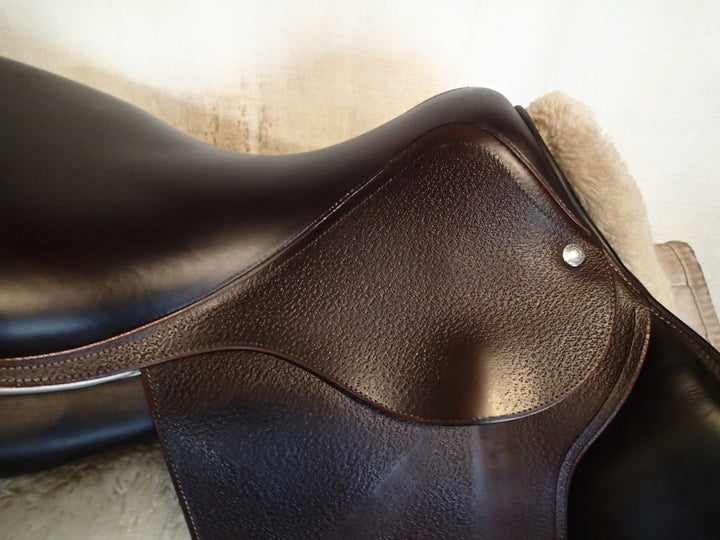 17.5" Devoucoux Biarritz S Saddle - 2022 - 3AB Flaps - 4.5" dot to dot (977)