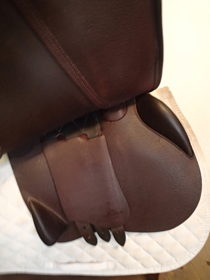 17.5" Devoucoux Biarritz S Saddle - 2022 - 3AB Flaps - 4.5" dot to dot (977)