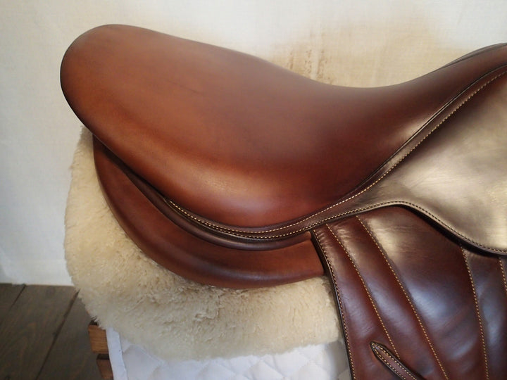 17" Butet Premium Saddle - Full Calfskin - 2017 - L Seat - 2.5 Flaps - 4.25" dot to dot (980)