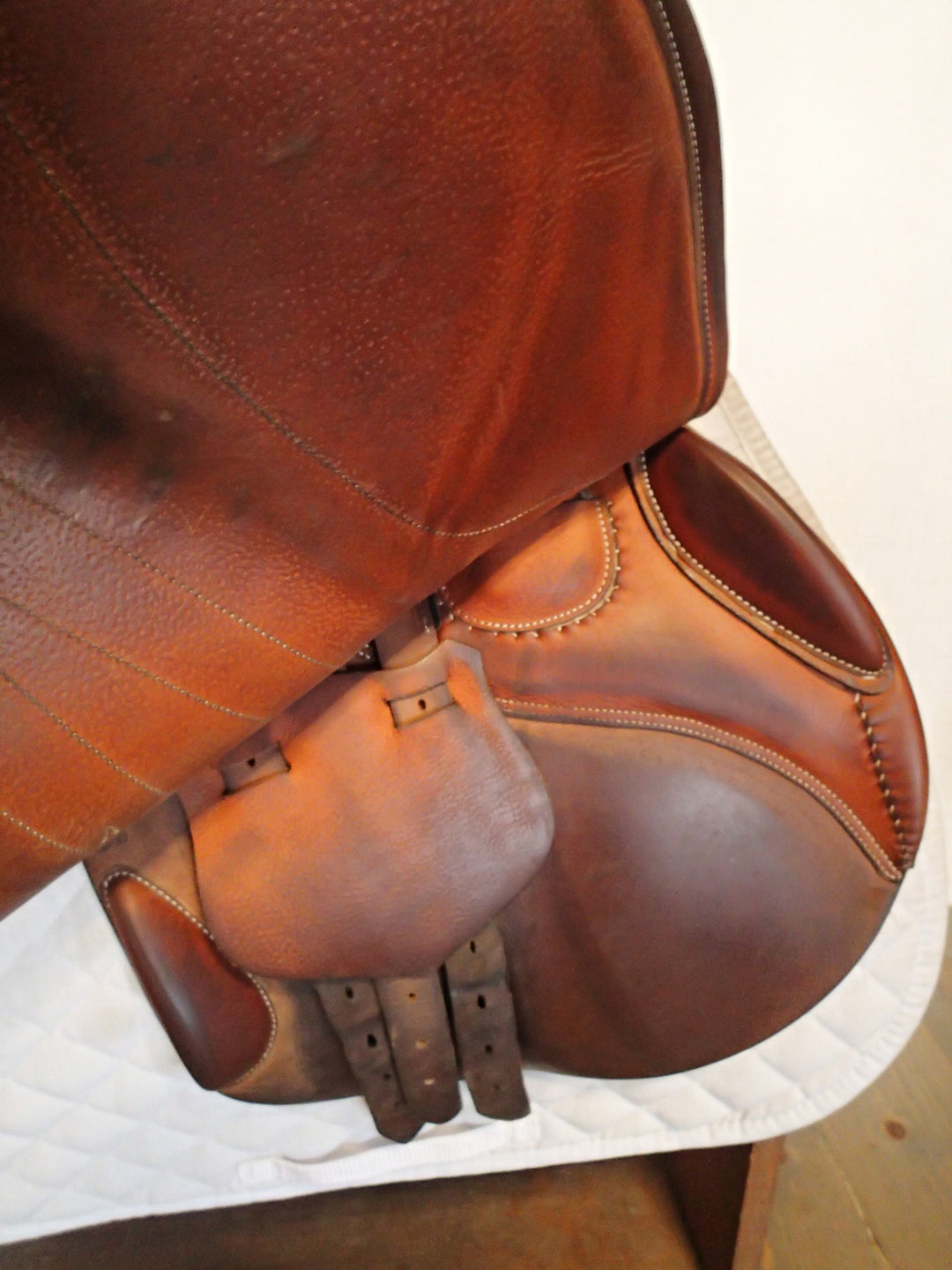 17" Butet Premium Saddle - Full Calfskin - 2017 - L Seat - 2.5 Flaps - 4.25" dot to dot (980)
