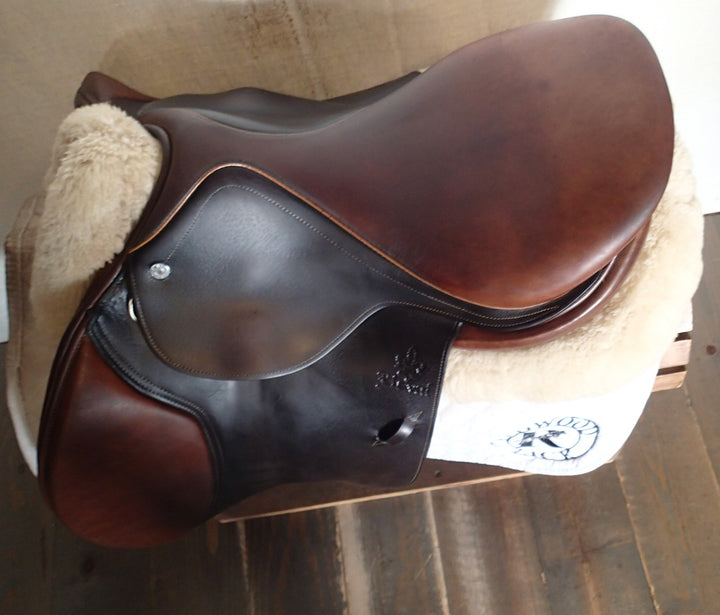 16.5" Beval Artisan Saddle - 2015 - 4.5" dot to dot (981)