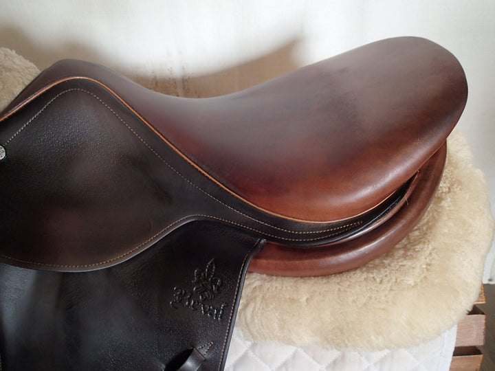 16.5" Beval Artisan Saddle - 2015 - 4.5" dot to dot (981)