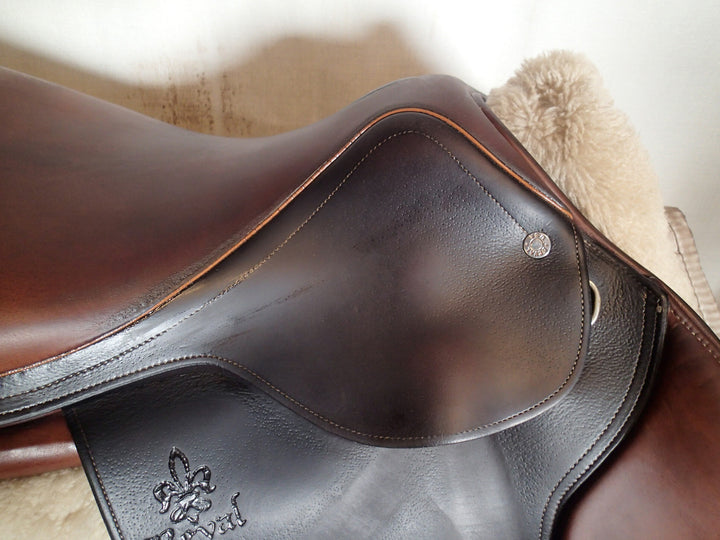 16.5" Beval Artisan Saddle - 2015 - 4.5" dot to dot (981)