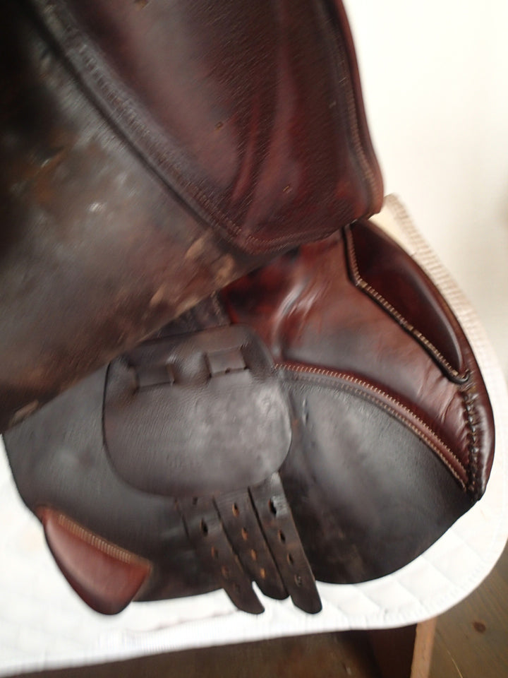 16.5" Beval Artisan Saddle - 2015 - 4.5" dot to dot (981)