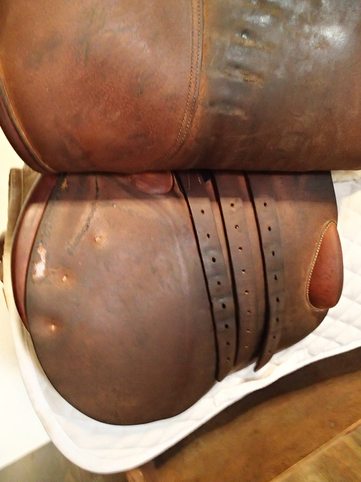 18" Butet Saddle - 2017 - P Seat - 3.25 Flaps - 4" dot to dot (982)