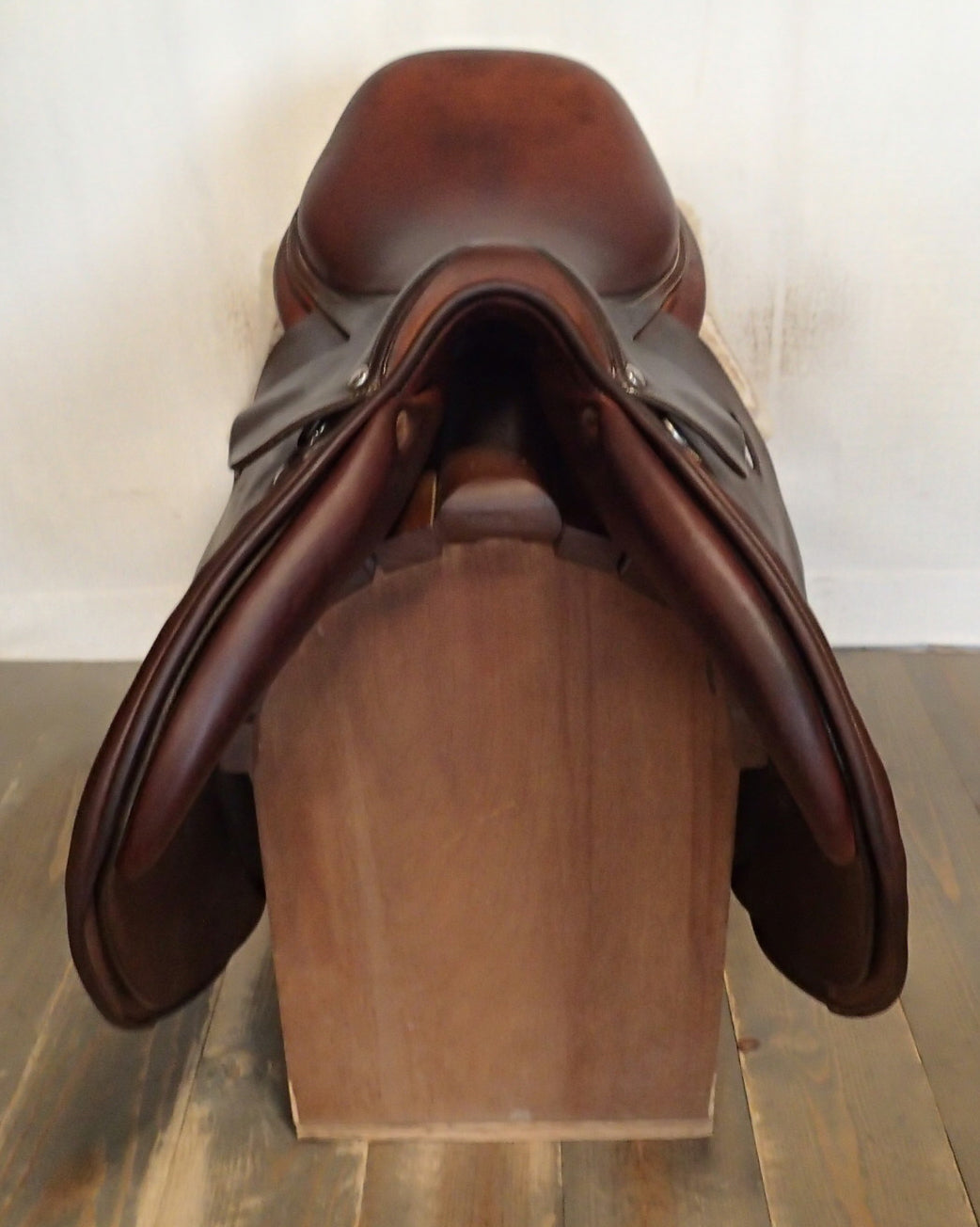 18" Butet Saddle - 2017 - P Seat - 3.25 Flaps - 4" dot to dot (982)